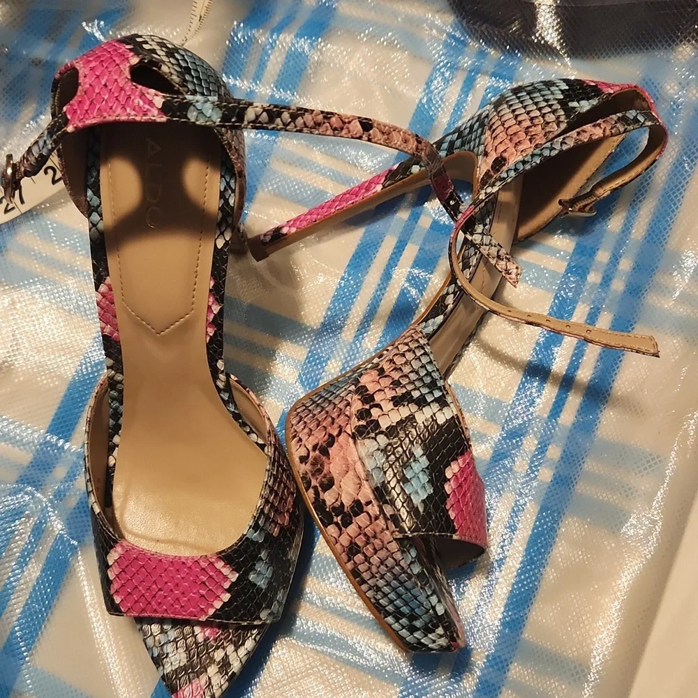 heels - Picture 2 of 4
